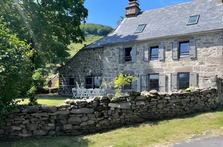Gîte pour 10 personnes, avec Jardin à Le Claux