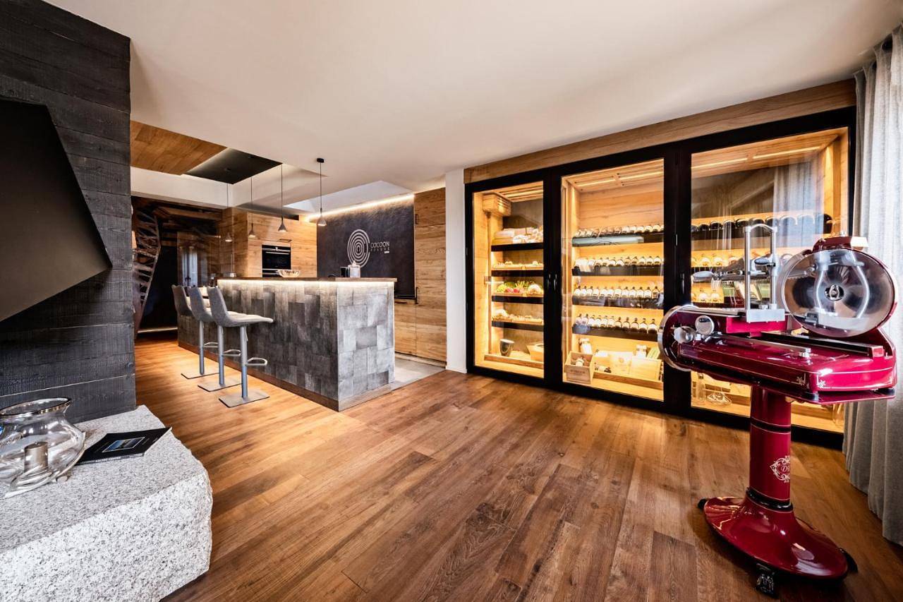 Chalet Cocoon Deluxe Private Spa and F&B in Corgnolaz, Chamois