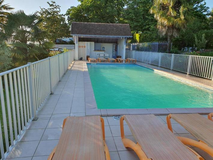 Location de vacances pour 20 personnes, avec Balcon et Terrasse ainsi que Piscine et Vue à Lucq-de-Béarn