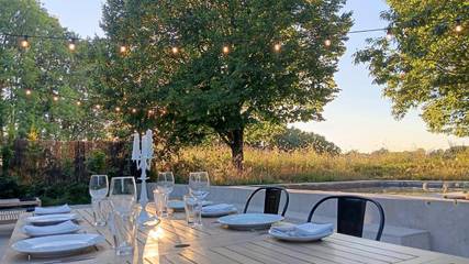 Location de vacances pour 4 personnes, avec piscine ainsi que vue et jardin à Oradour-sur-Vayres