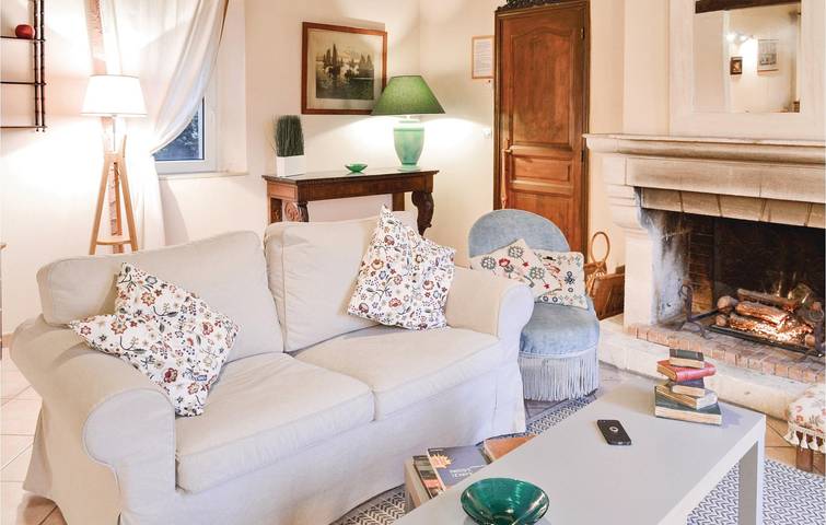 Charmant appartement de 120m2 près de la rivière L'Epte avec parking et jardin in Gisors, Région de Les Andelys