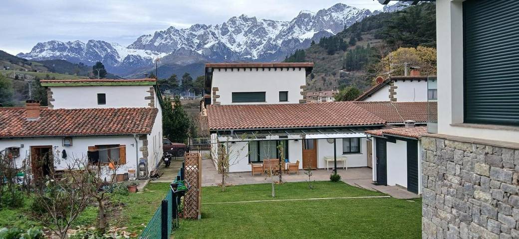 Gîte pour 6 personnes, avec vue et jardin à Potes - 2