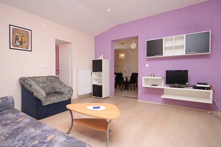 Apartament wakacyjny dla 5 osób, z balkon/ taras w Pakoštane