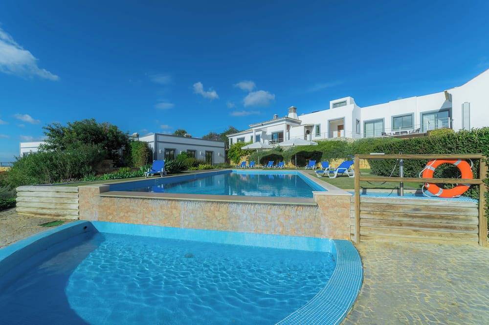 V3 Casa Ariolos Ii in Estoi with shared pool in Estoi, Faro