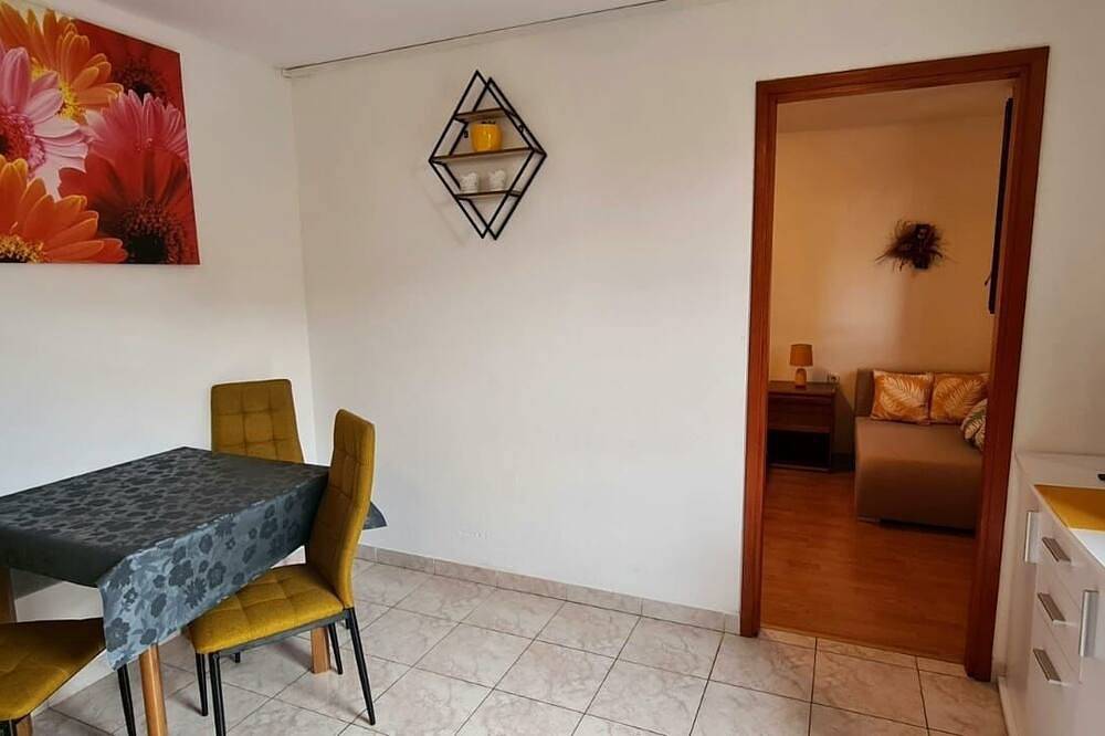 Ganze Wohnung, 1-Zimmer-Ferienwohnung mit Terrasse Cres in Cres Stadt, Cres