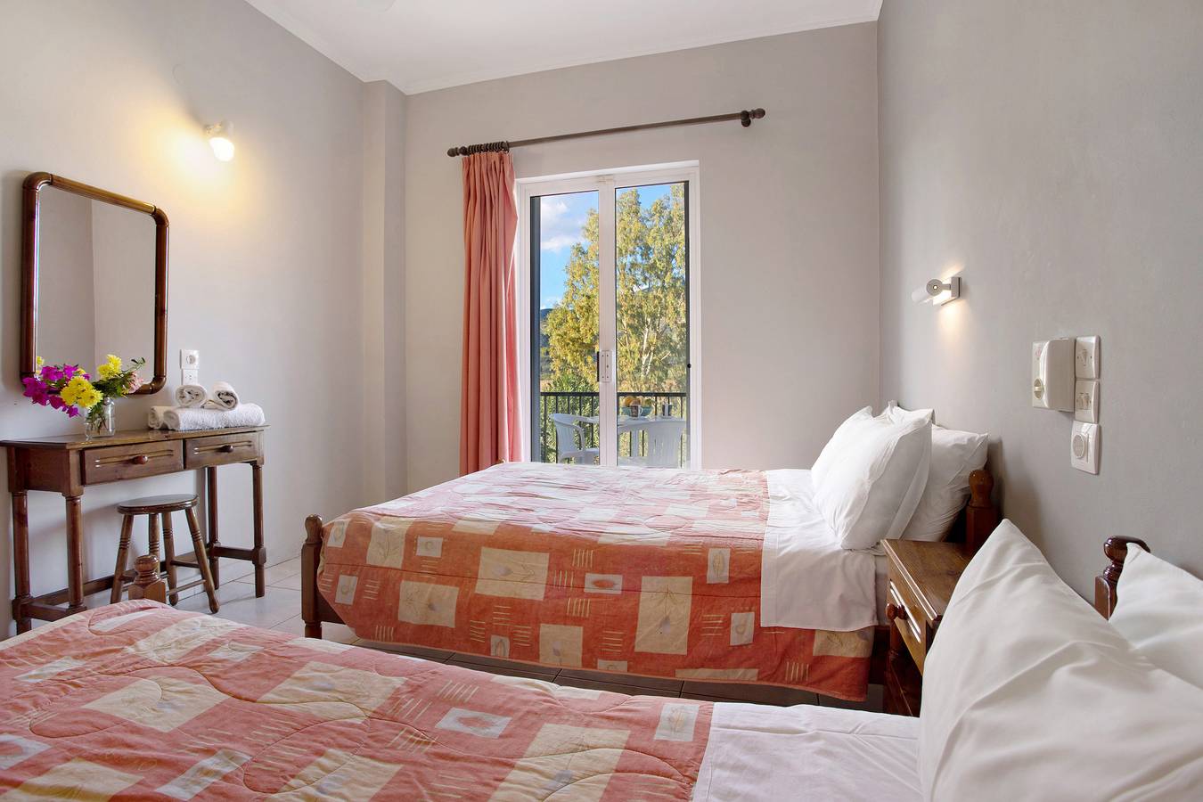Entire studio, Studio "Dolphin Studio 5" with Private Balcony, Shared Garden & Wi-Fi in Keri, Laganas