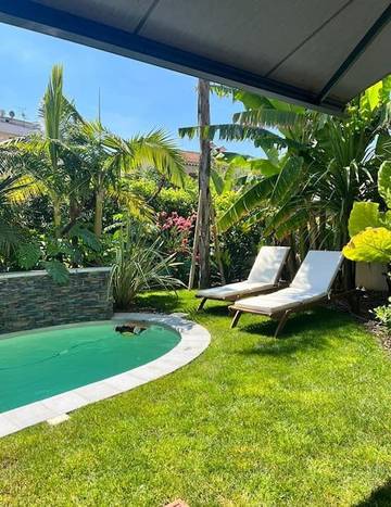 Villa pour 4 personnes, avec terrasse ainsi que piscine et jardin, animaux acceptés à Cagnes-sur-Mer