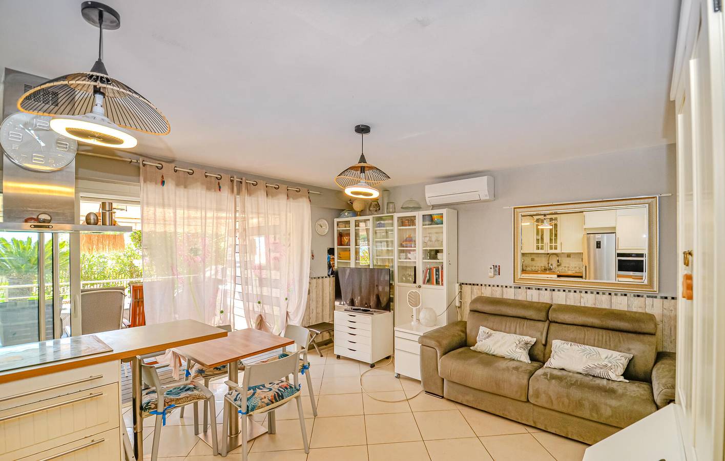 Appartement de vacances entier, Appartement vue mer avec Wifi, AC, Parking et Terrasse - 800m de la plage in La Ciotat, Région de Marseille