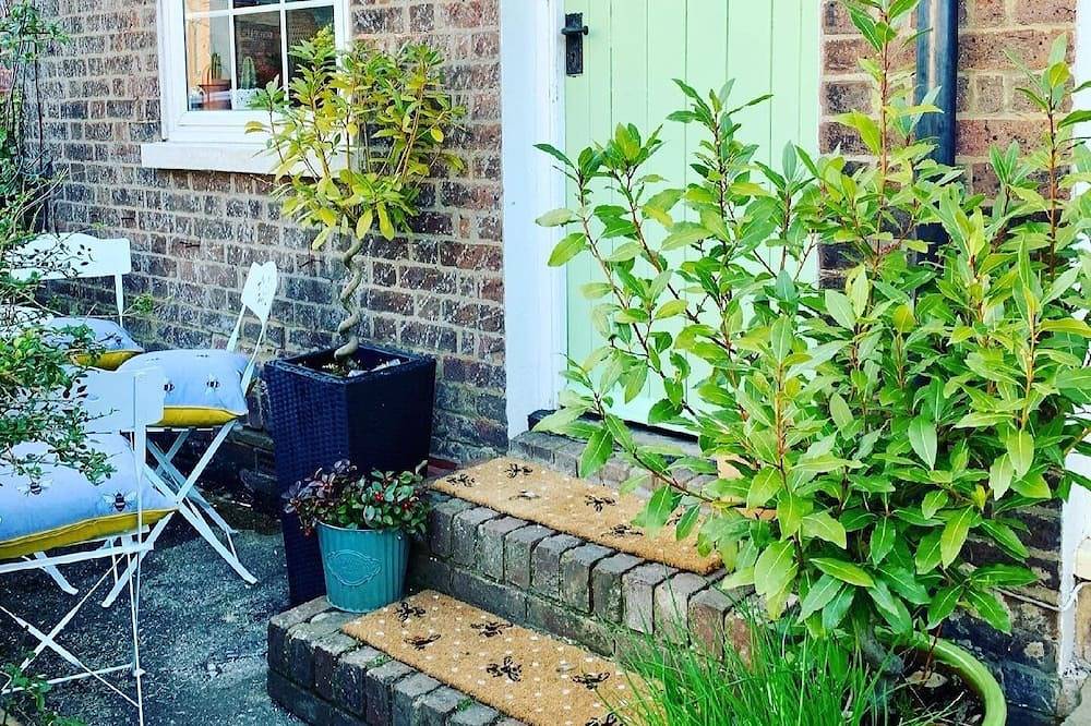 Bumblebee Cottage - a 19th Century Cottage in Area of Outstanding Natural Beauty in Hertfordshire