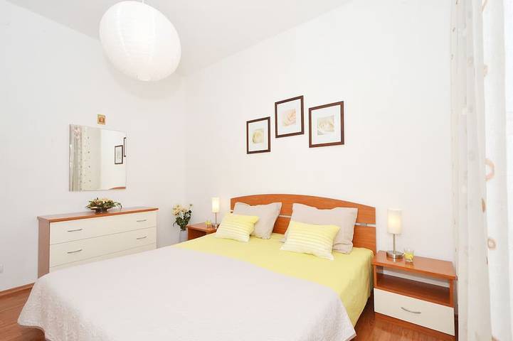 Ganze Wohnung, Lux Oasis w/ private Pool&Garden for 10+2 in Okrug Gornji, Trogir area in Okrug Gornji, Ciovo