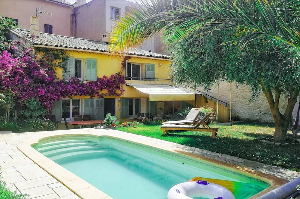 Provencal house in the heart of Sanary, with private garden and swimming pool in Sanary-sur-Mer, Mittelmeerküste (Frankreich)