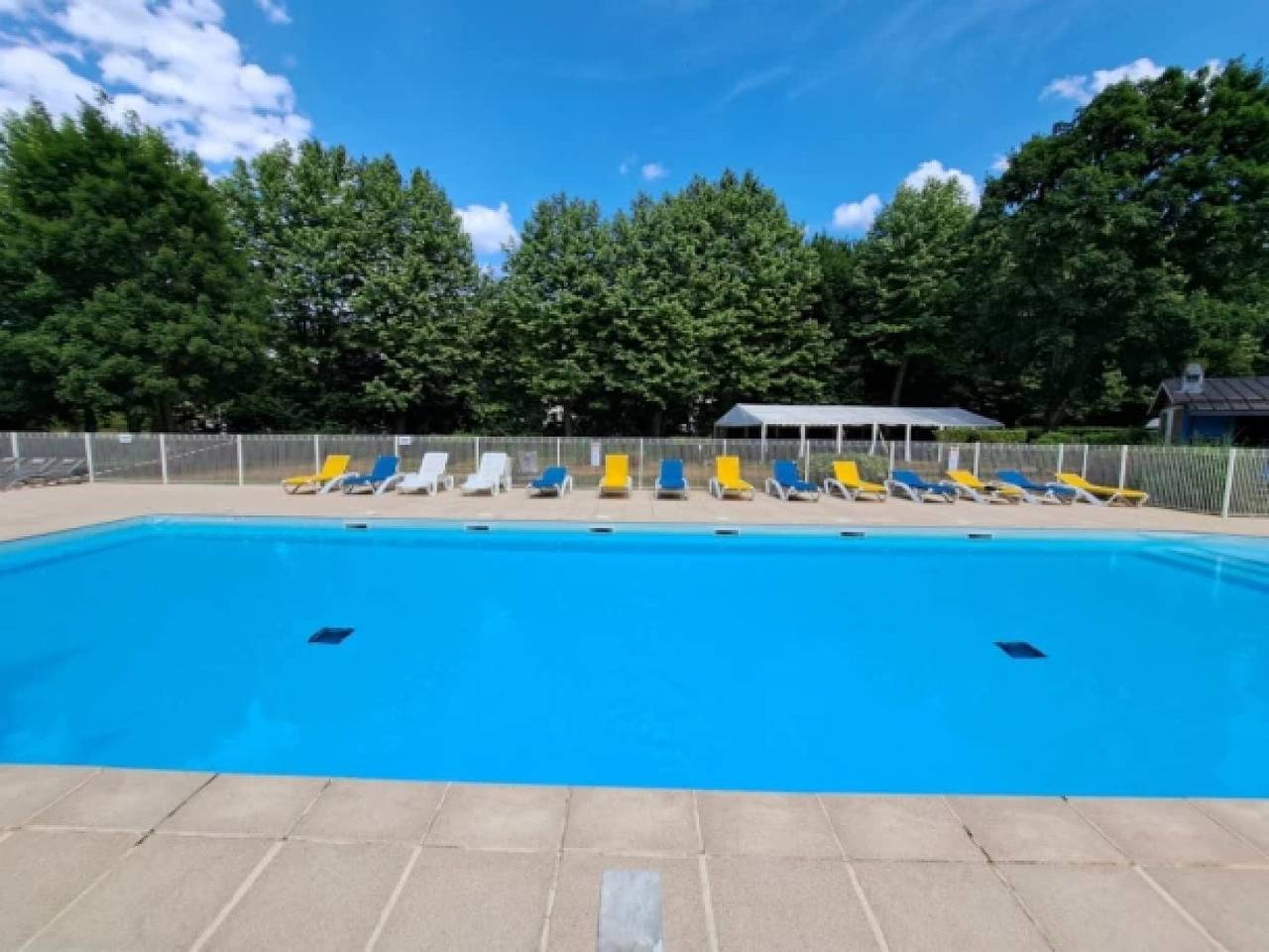 Zecamping 3 étoiles dog friendly environnement calme pataugeoire in Saint-Céré, Lot
