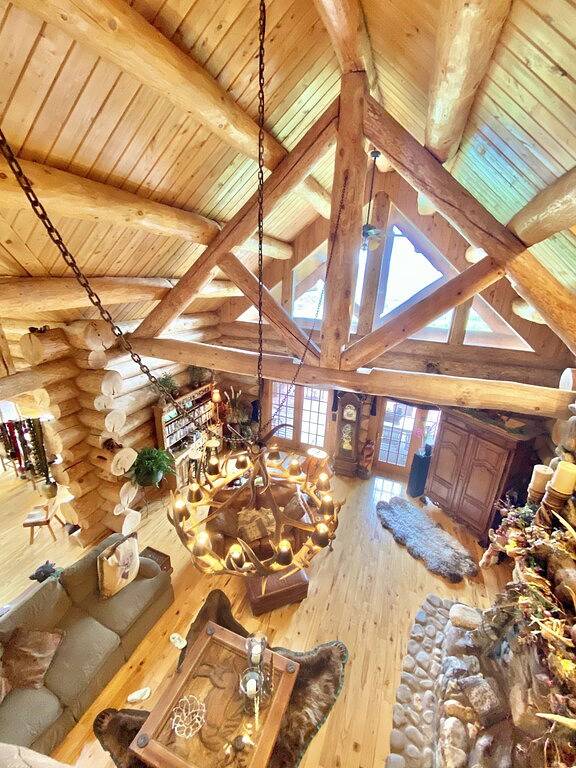 Vacation rental for 22 people, with balcony and sauna as well as hot tub in Watauga Lake