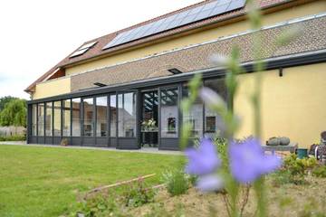 Cottage pour 3 personnes, avec terrasse ainsi que vue et jardin à Leeuw-Saint-Pierre
