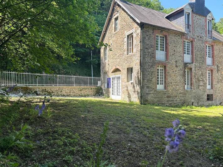 Gîte pour 2 personnes, avec Jardin et Vue à Villedieu-les-Poêles