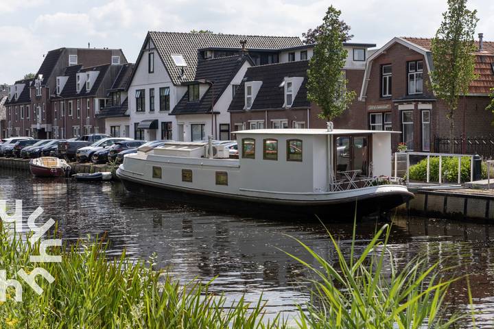 Boot voor 2 personen, met Terras in Friesland