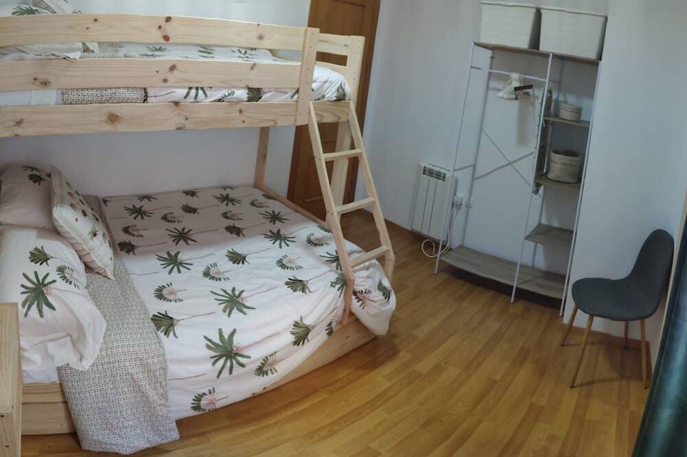 Apartamento entero, Refugio en Güéjar Sierra Terraza, vistas y confort in Entorno de Sierra Nevada, Güejar Sierra