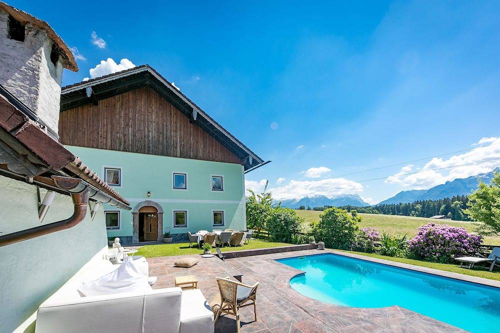 Chalet Wiesengut Romantische Alleinlage Mit Pool und Whirlpool in Salzkammergut-Berge, Adnet
