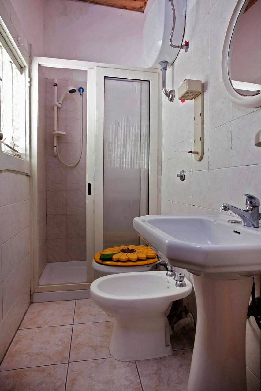 Double or Twin Room with Shared Bathroom in Cagliari, Campidano