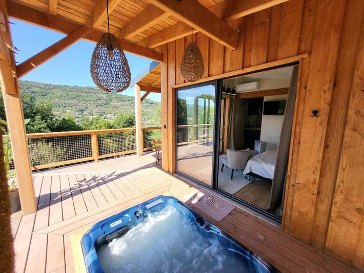 Chalet pour 2 personnes, avec piscine et jardin ainsi que balcon et jacuzzi dans l' Aveyron - 2