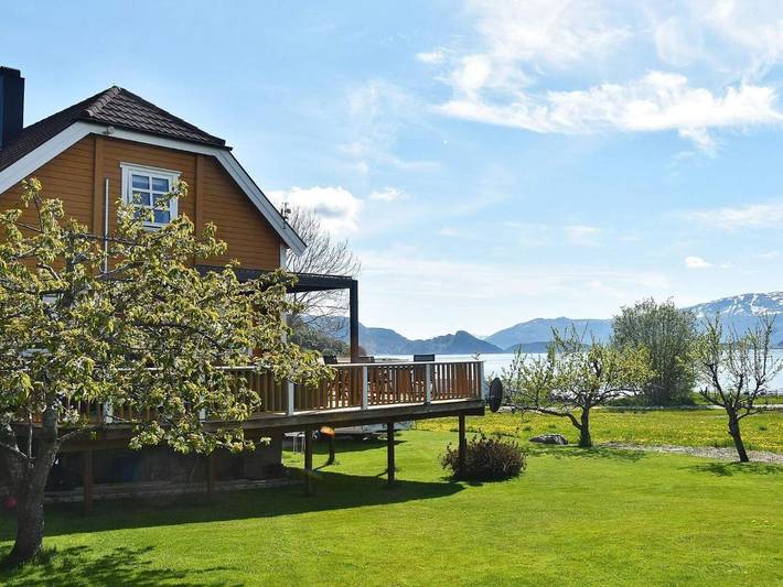 Ferienhaus für 8 Personen, mit Terrasse und Garten - 1