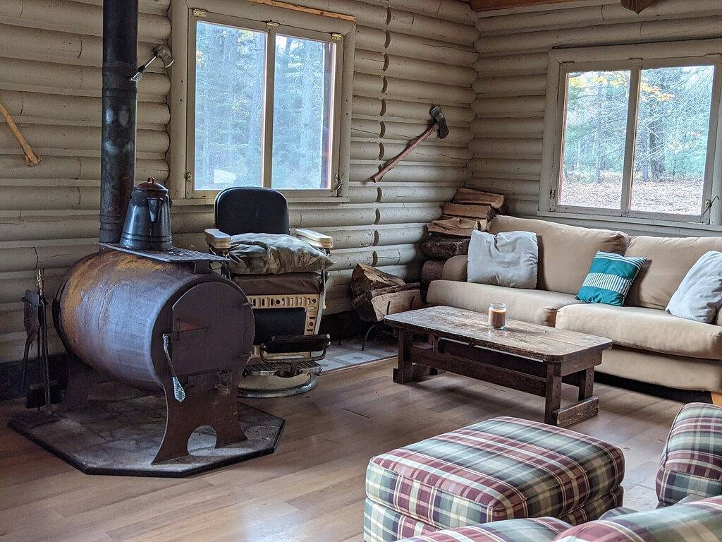 Log Cabin W/ Sauna On The Cut River At Higgins Lake in Higgins Lake