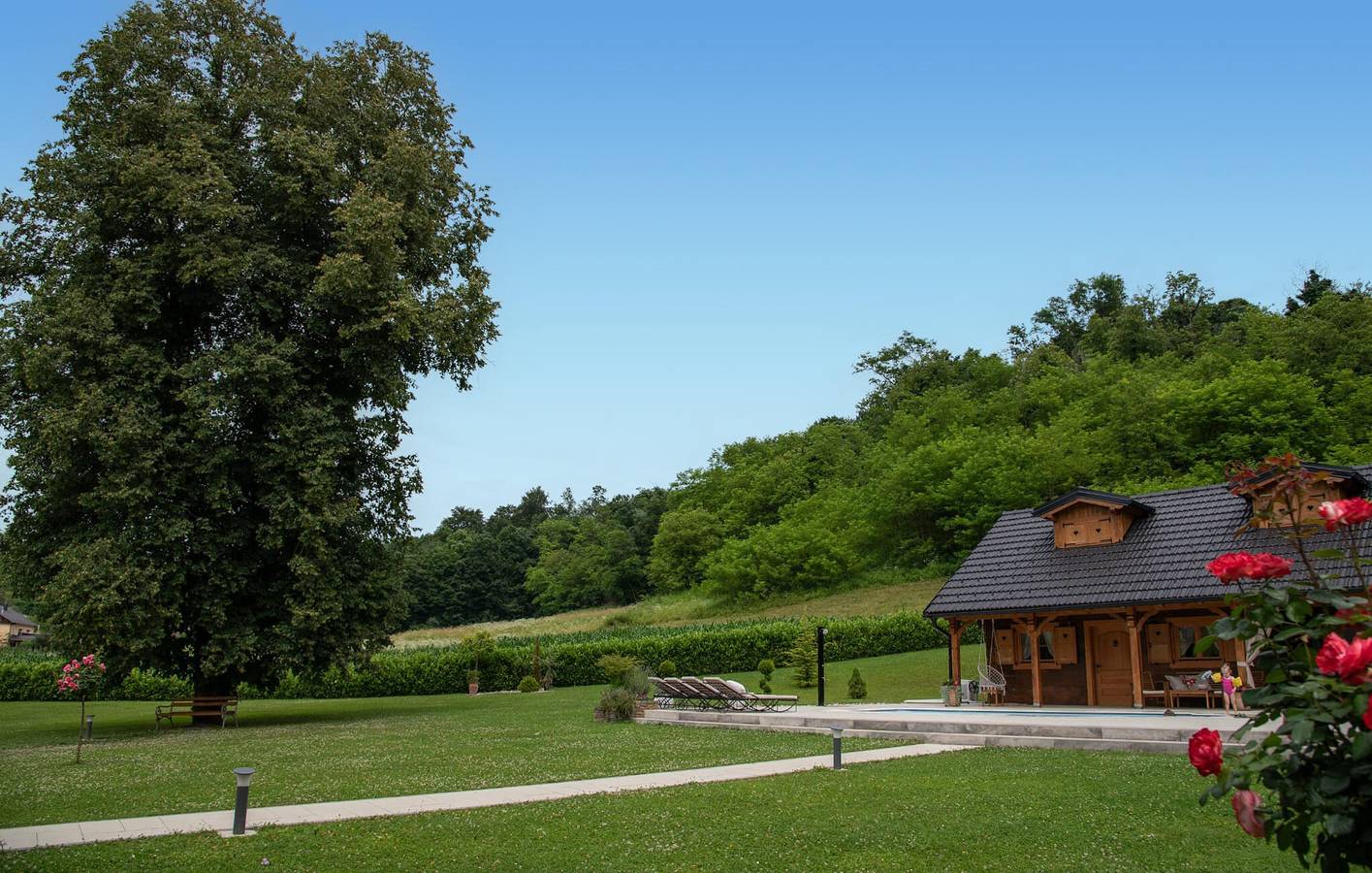 Gezellig appartement met 2 slaapkamers, zwembad en parkeerplaats, op 2 km van de rivier de Krapina in Krapina-Zagorje