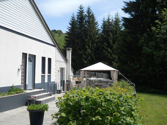 Gîte pour 5 personnes, avec sauna à Égliseneuve-d'Entraigues
