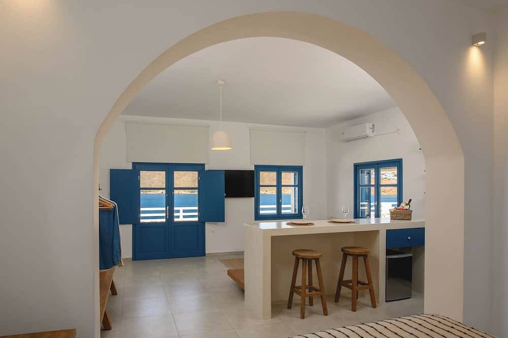 Entire apartment, Tholari studio-  self service  aegean sea view! in Amorgos