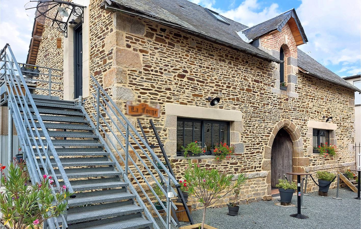 Appartement de vacances entier, Charmant Riverside 2.5km, WiFi gratuit, Parking in Neuilly-le-Vendin, Parc naturel régional Normandie-Maine