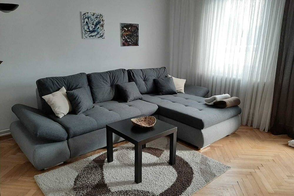 Ganze Wohnung, Apartment with terrace, view of Vienna, free parking, children welcome in Wien, Wienerwald