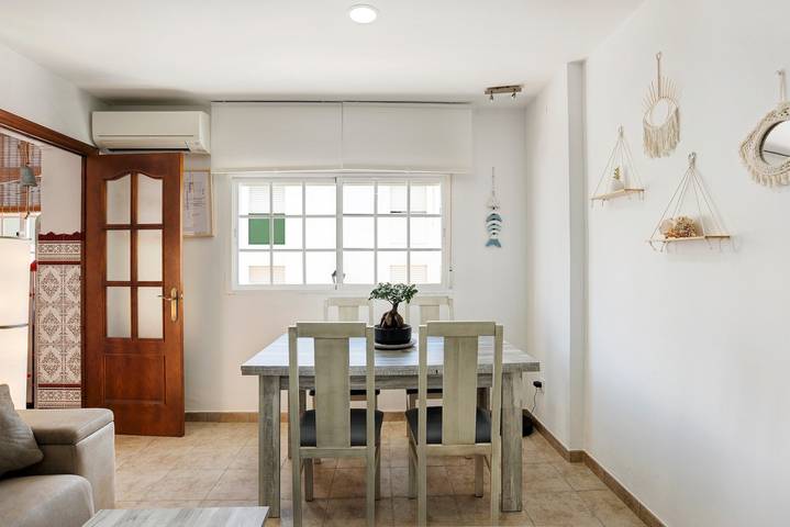Apartamento entero, Apartamento Villa Acuario con terraza y Wi-Fi in Playa Barbate, Barbate