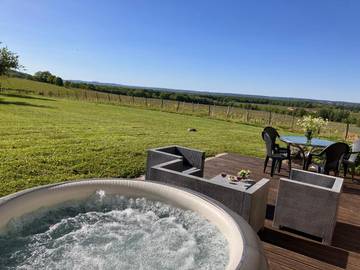Gîte pour 4 personnes, avec jacuzzi ainsi que jardin et piscine à Pomport