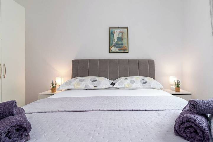 Appartement entier, Stipe 2 avec une chambre, à seulement 100m de la plage de Trogir in Gradska plaža (Trogir), Trogir