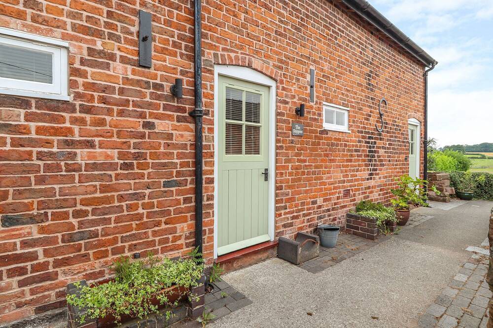 The Shippon, pet friendly, character holiday cottage in Tarporley in Rushton, Cheshire West and Chester