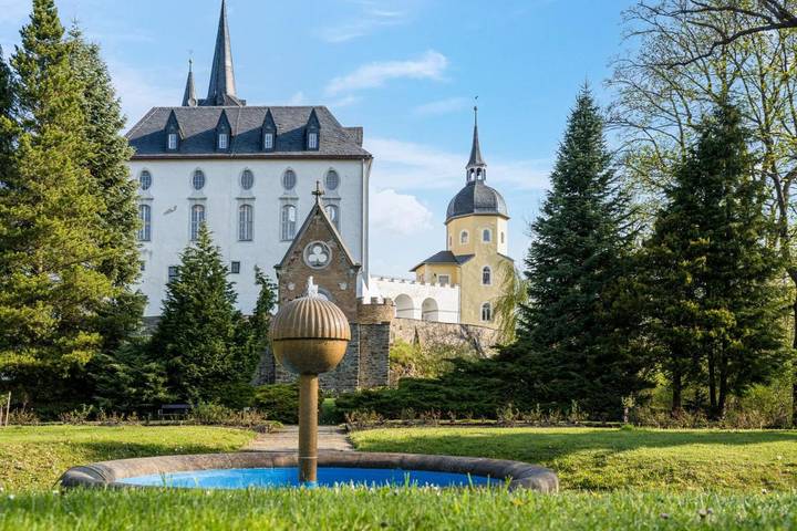 Hotel für 2 Personen, mit Terrasse und Garten sowie Pool und Ausblick in Neuhausen/Erzgebirge