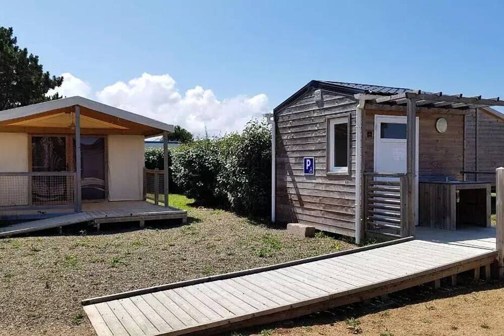 Camping Seasonova Les 7 Iles *** - Ecolodge Pmr - 2 Rooms (for persons with reduced mobility) 4 persons in Trélévern, Rosa Granitküste