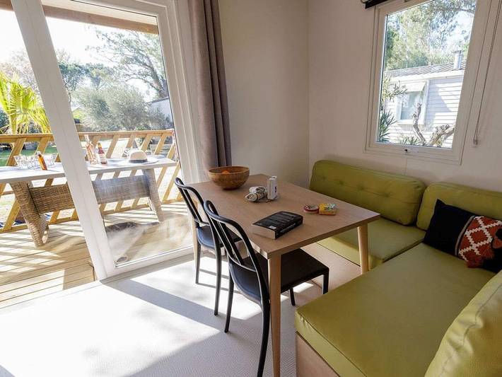 Flower Camping Le Mas de Mourgues - Mobilheim 4 personen - Mobilheim Hibiscus Premium 32m² (2 Schlafzimmer) - überdachte Terrasse 8 m² - Tv - Lv - Klimaanlage 4 pers. in Vauvert, Mittelmeerküste (Frankreich)