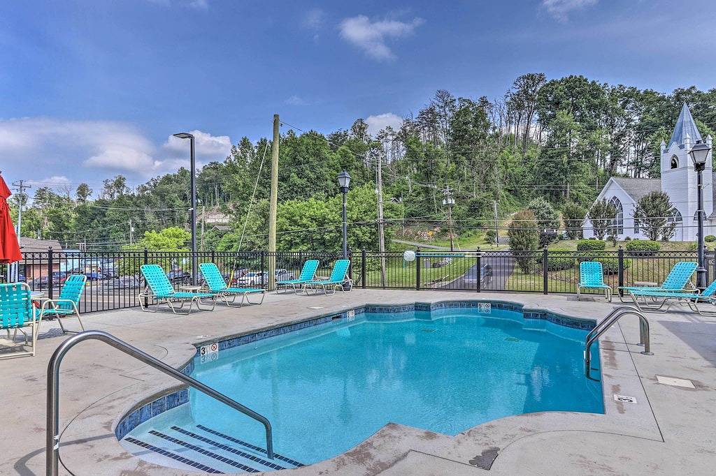 Ganze Wohnung, Creekfront 'Bootleggers Hideaway!' Walk to Dtwn! in Gatlinburg, Sevier County