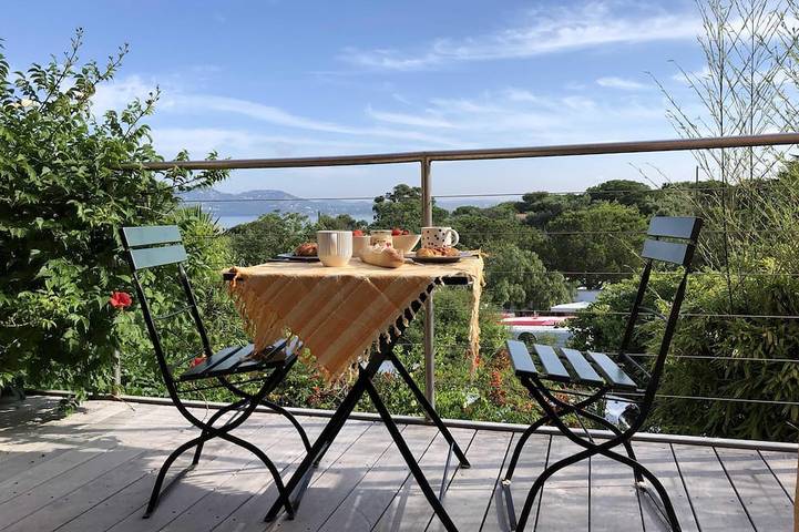 Location de vacances pour 6 personnes, avec Balcon et Jardin dans Plage de l'Almanarre