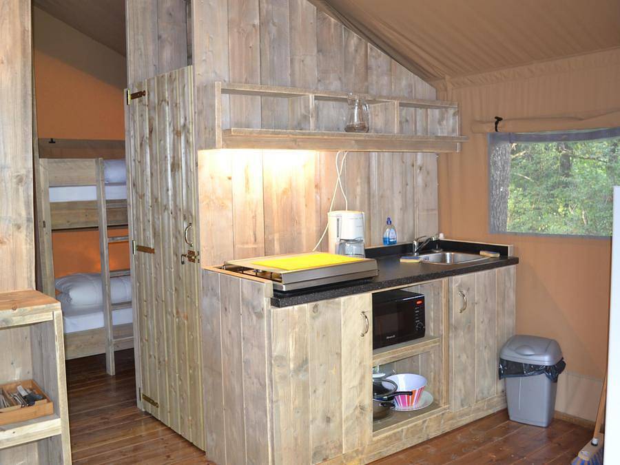 Camping  le Rousieux - Tente en toile et en bois 4 personnes - Lodge Safari - 25m² - 2 chambres + terrasse 10m2 in Serviès, Région de Castres