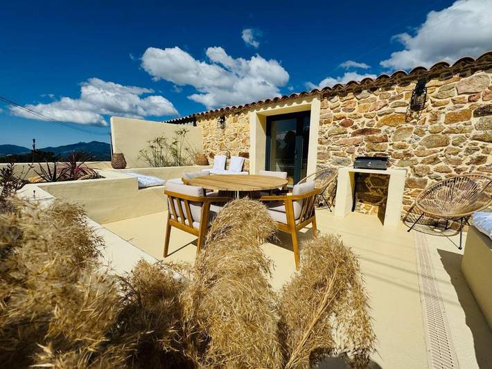 Location de vacances pour 4 personnes, avec vue ainsi que piscine et jardin à Cuttoli-Corticchiato - 4