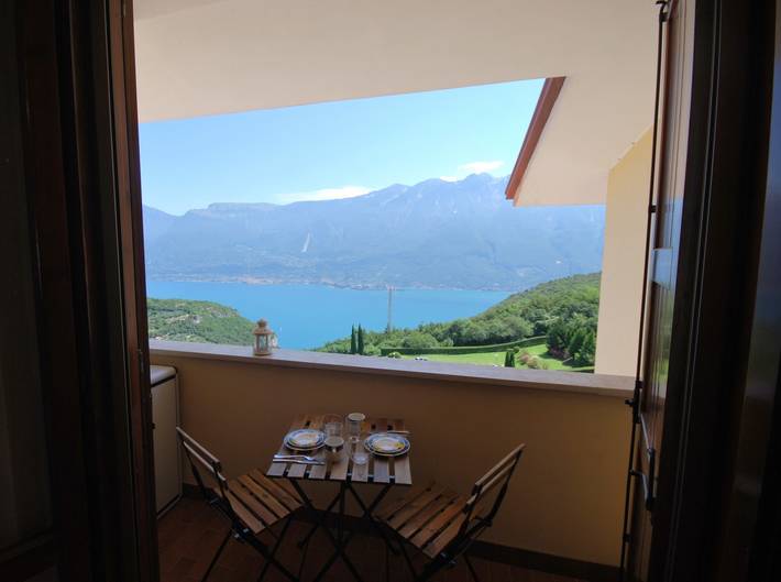 Ferienwohnung für 2 Personen, mit Balkon und Seeblick, mit Haustier in Tignale