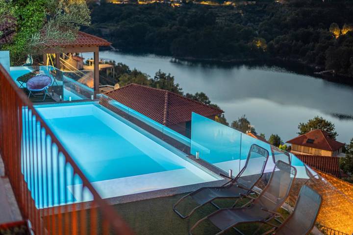Casa de férias para 12 pessoas, com jardim e vista para o lago, com animais de estimação em Distrito de Braga