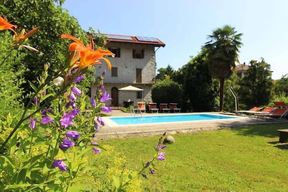 Geheel appartement, Casa Frey apt. 2 at Lake Orta with garden and swimming pool in Vacciago, Ameno en omgeving
