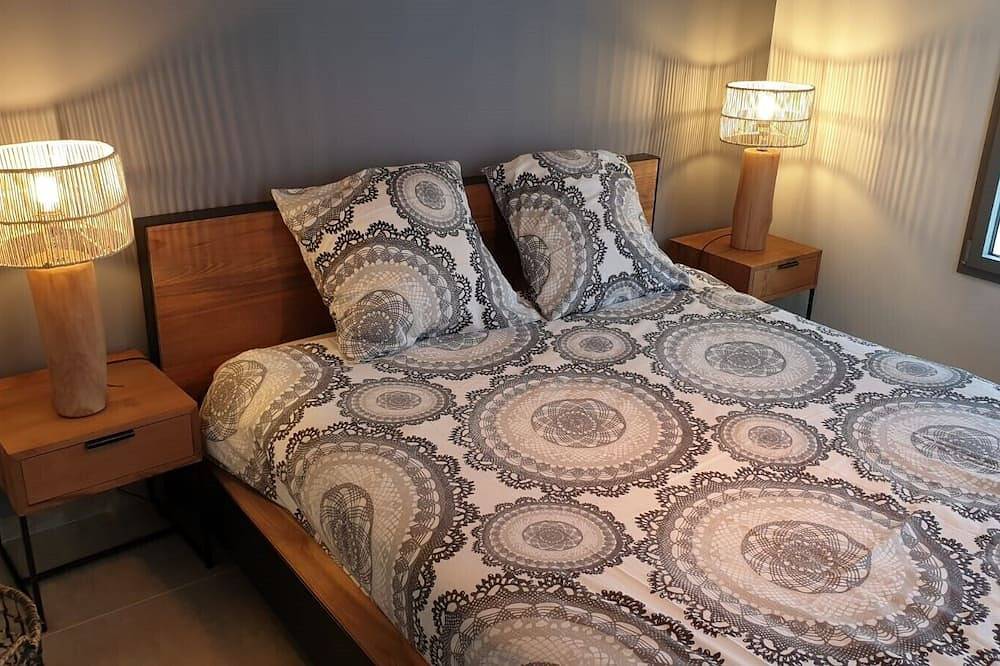 Nueva villa de lujo abierta al jardín y piscina climatizada a 150 metros de la costa. in Saint-Clément-des-Baleines, Isla de Ré