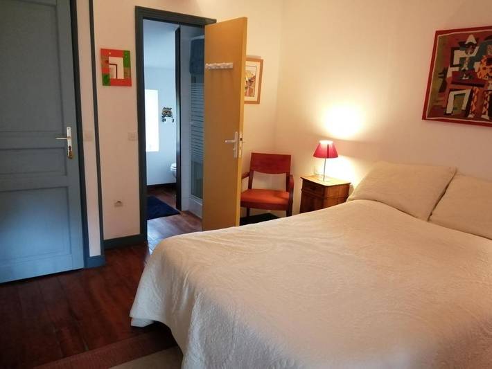 Chambre d’hôte pour 3 personnes, avec Balcon et Terrasse ainsi que Jardin et Vue