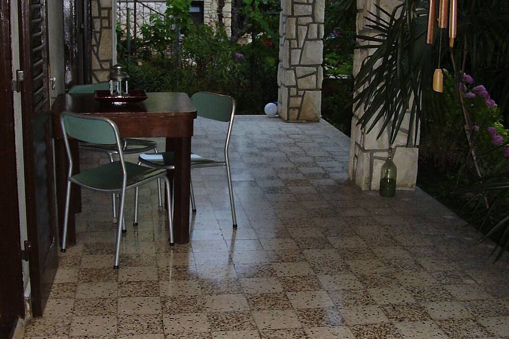Apartment 1, located 200 meters from the sea in character house. in Rovinj, Rovinj region