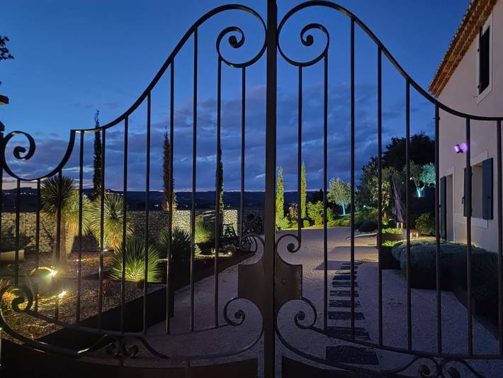 Chambre d’hôte pour 2 personnes, avec vue ainsi que piscine et jardin dans Dentelles de Montmirail - 2