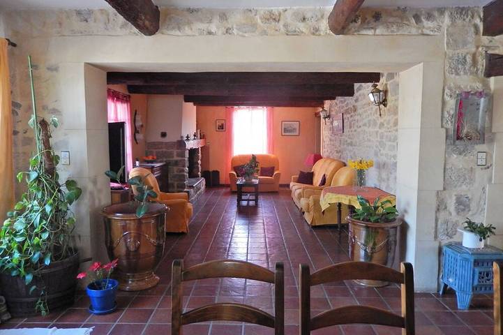 Gîte pour 10 personnes, avec terrasse ainsi que jardin et piscine à Aigremont - 2